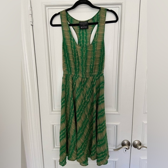 Cynthia Vincent Silk Green Tan Tribal Pattern Tie Waist Flowy Sleeveless Dress - Picture 2 of 12